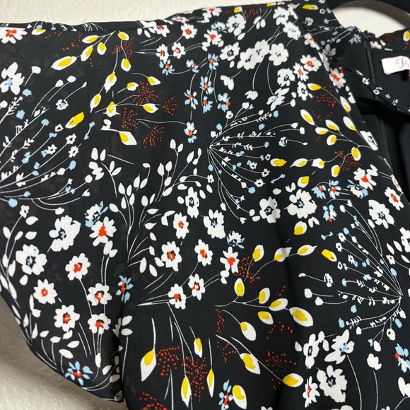 Parker Black and White Flutter Sleeve V-Neck w/ Tie Tiered Mini Dress. Back Zip - Picture 12 of 16